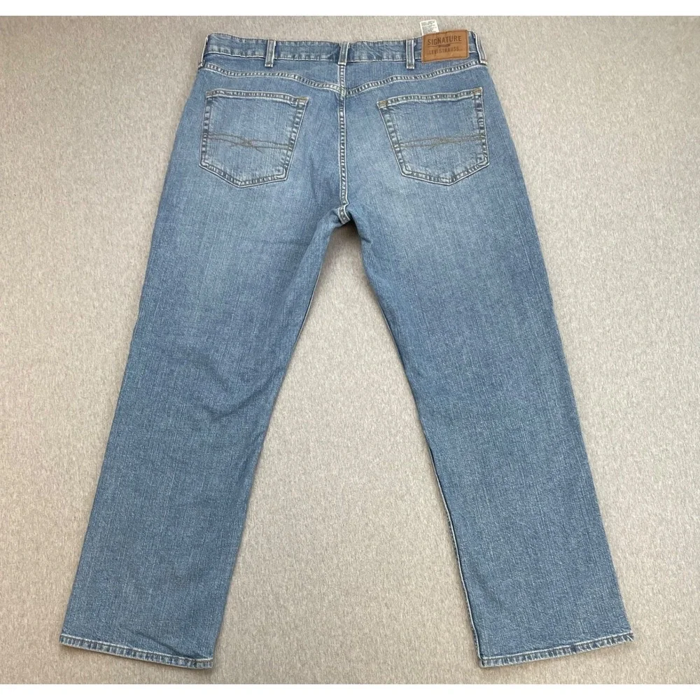 Levis Jeans Mens 38 x 30 Blue Cotton Blend Stretch Relaxed Straight Signature